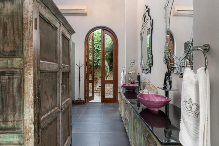 5 Bedroom Property for Sale in Winelands Western Cape